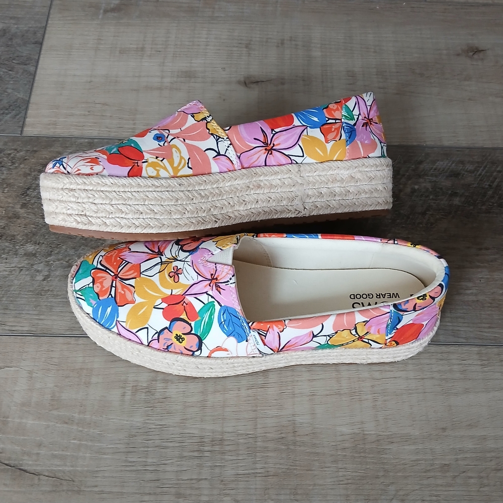 NWOT TOMS Valencia Platform Espadrille. Size 6.5